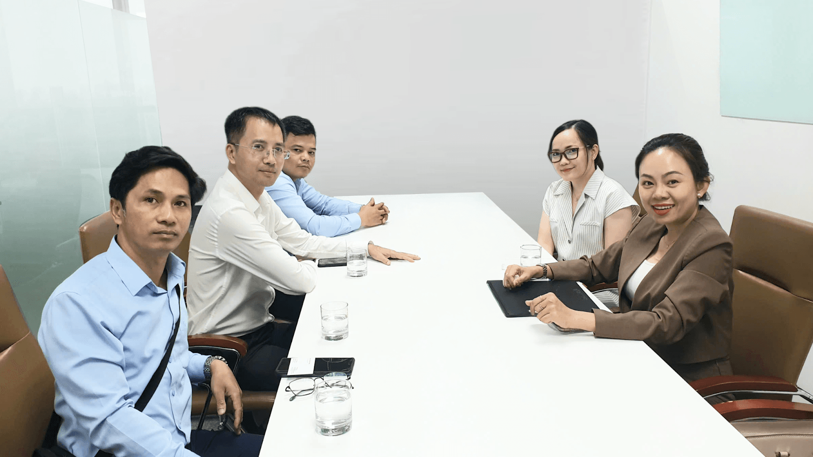 vnetwork và dissc trao đổi nội dung hợp tác.png